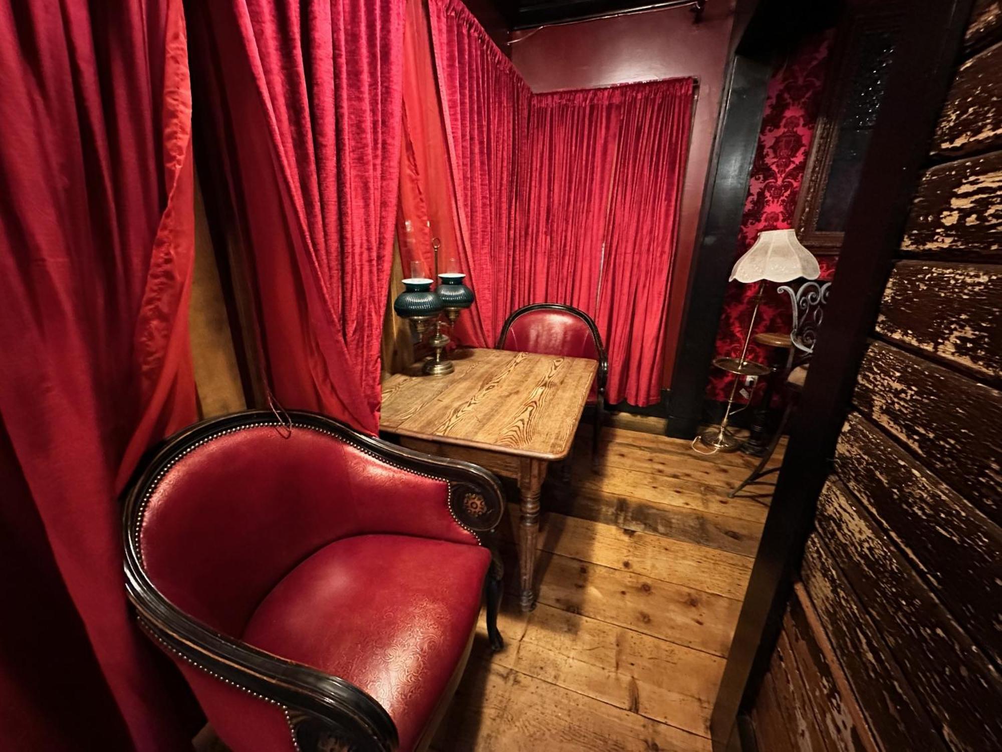 West River House Тръки Екстериор снимка
