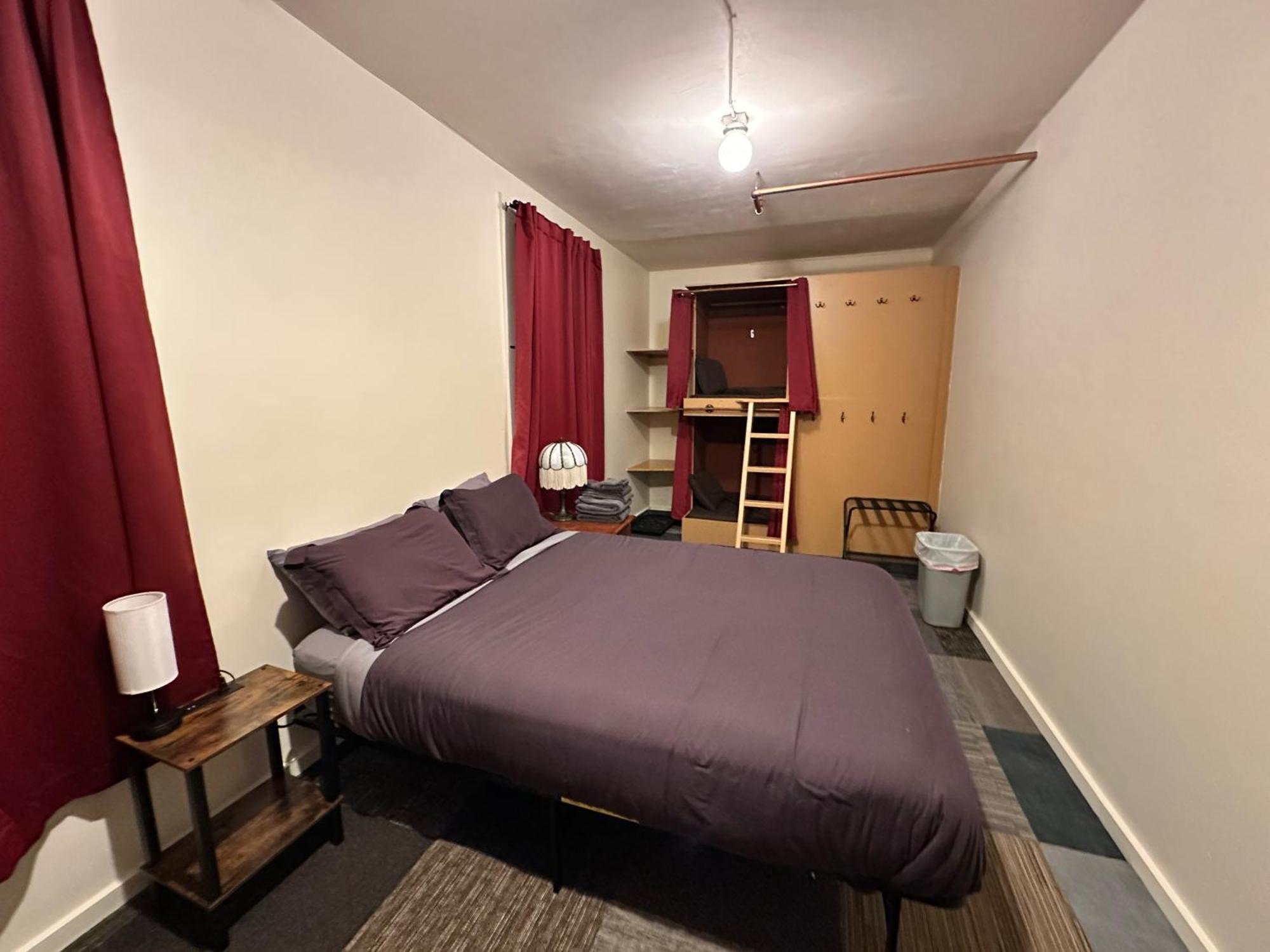 West River House Тръки Екстериор снимка