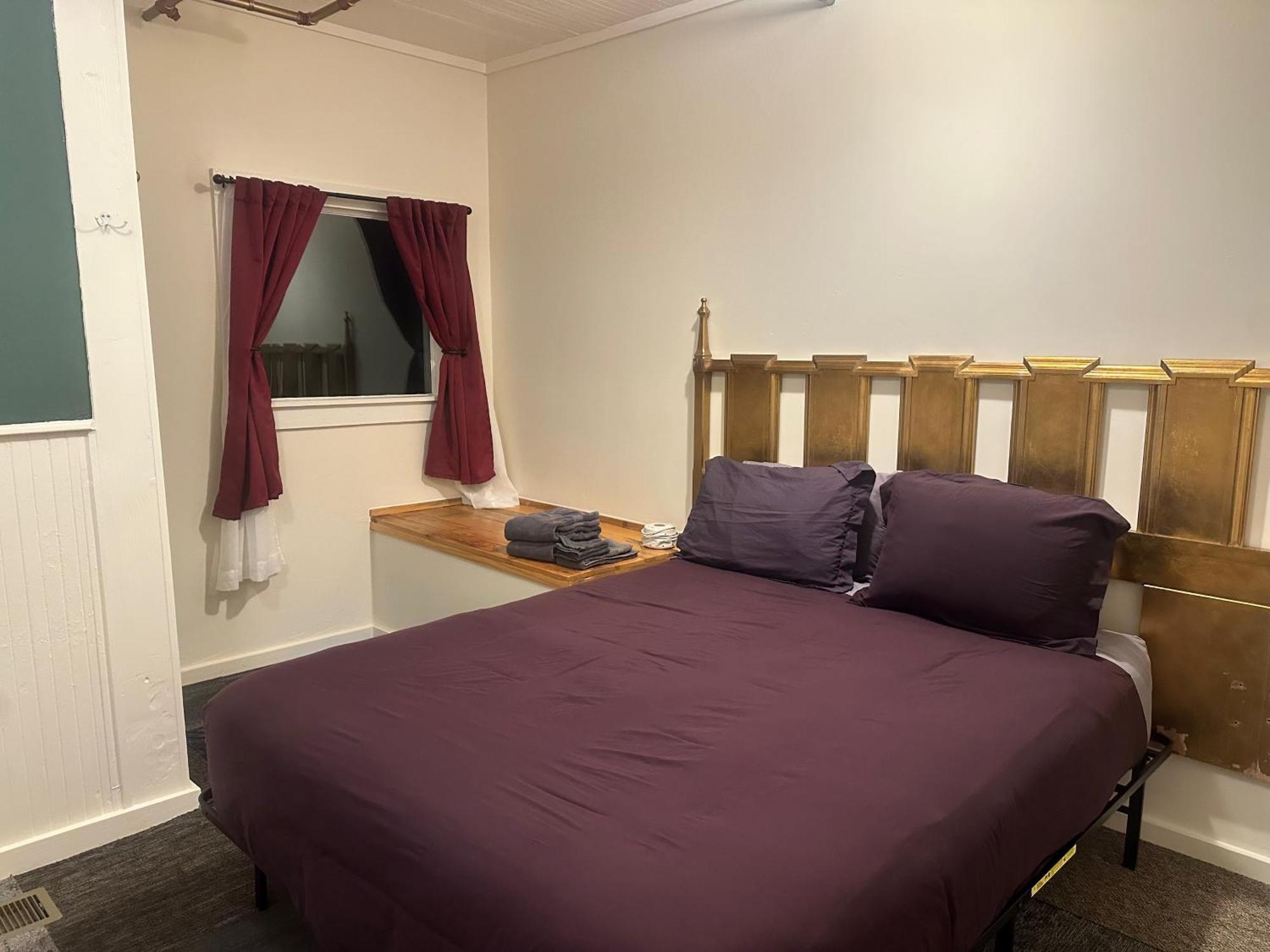 West River House Тръки Екстериор снимка
