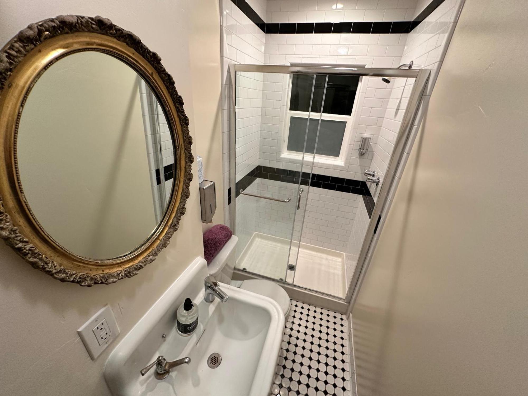 West River House Тръки Екстериор снимка